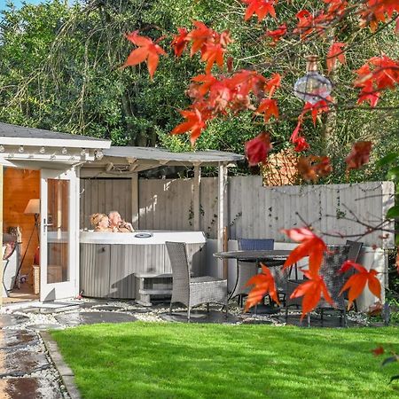 A Superb Bijou Retreat With Jacuzzi Near An Excellent Village Pub Yelverton Kültér fotó