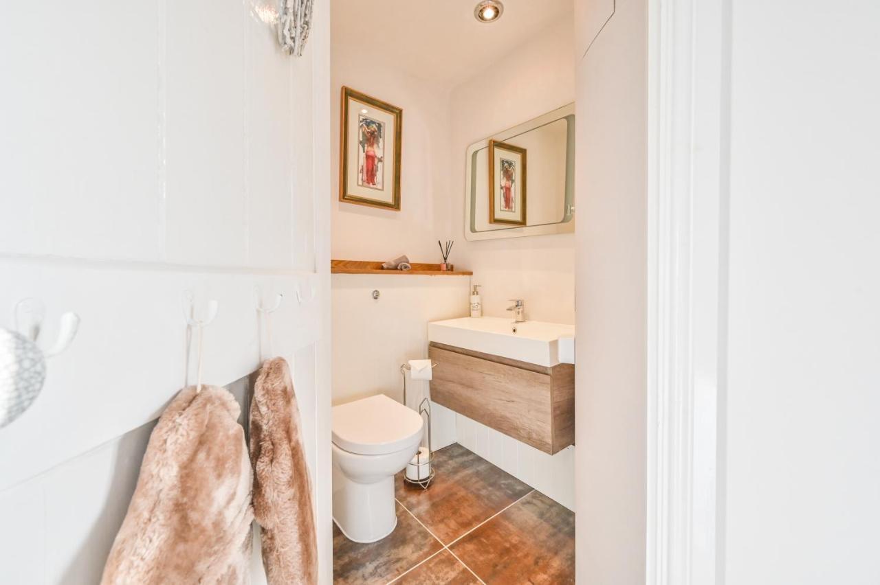 A Superb Bijou Retreat With Jacuzzi Near An Excellent Village Pub Yelverton Kültér fotó