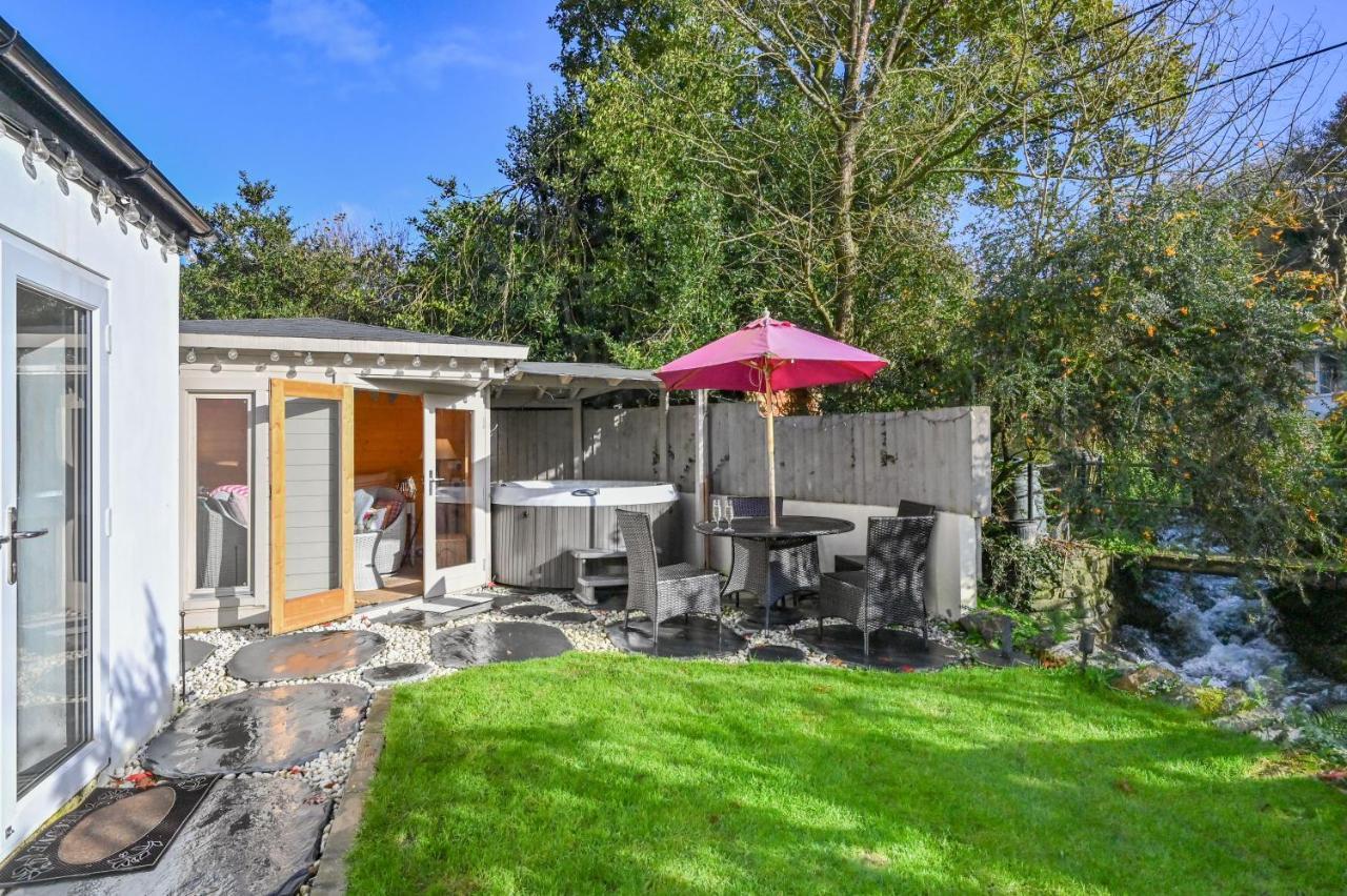 A Superb Bijou Retreat With Jacuzzi Near An Excellent Village Pub Yelverton Kültér fotó